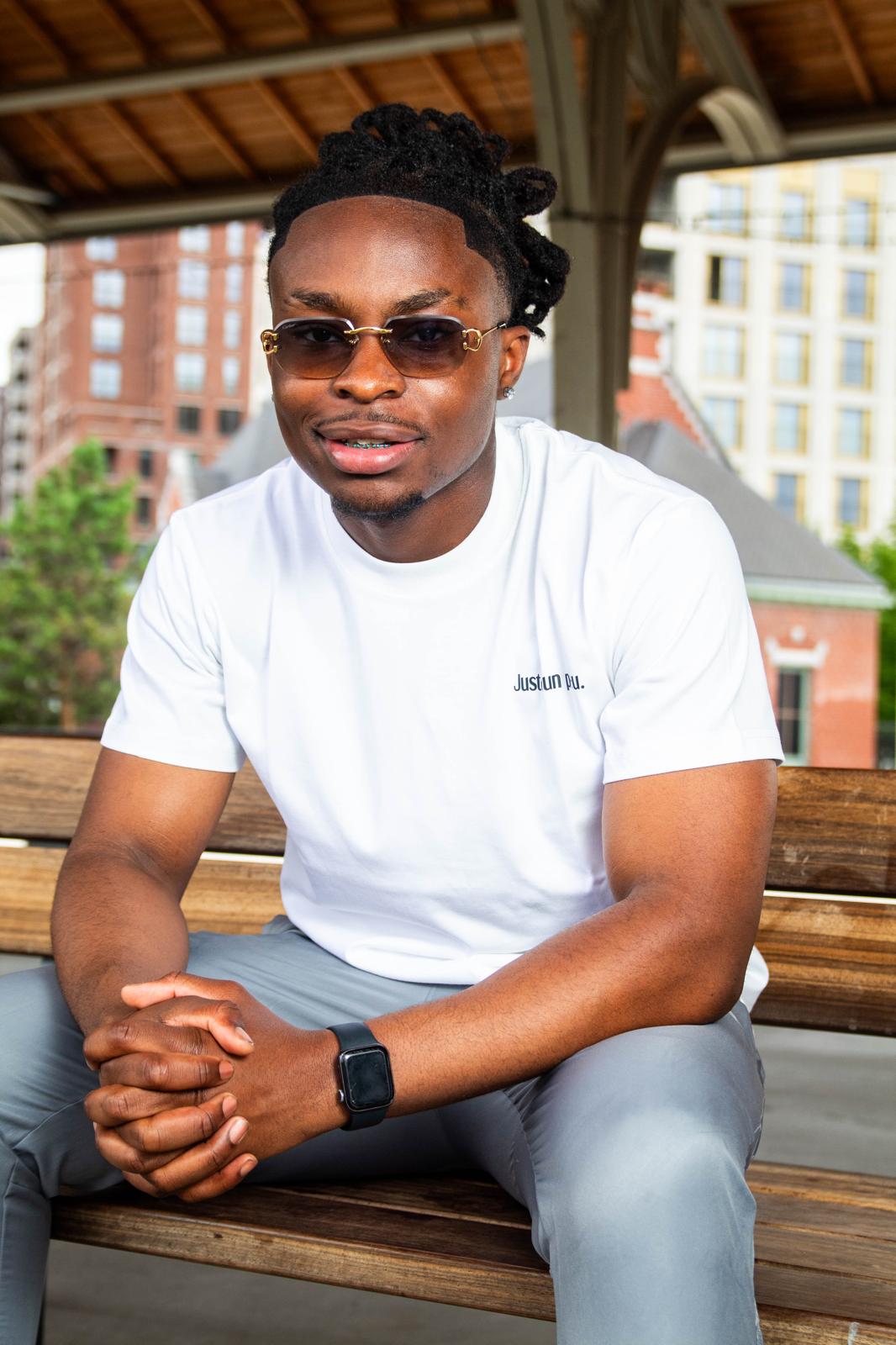 The original White - Vue 4